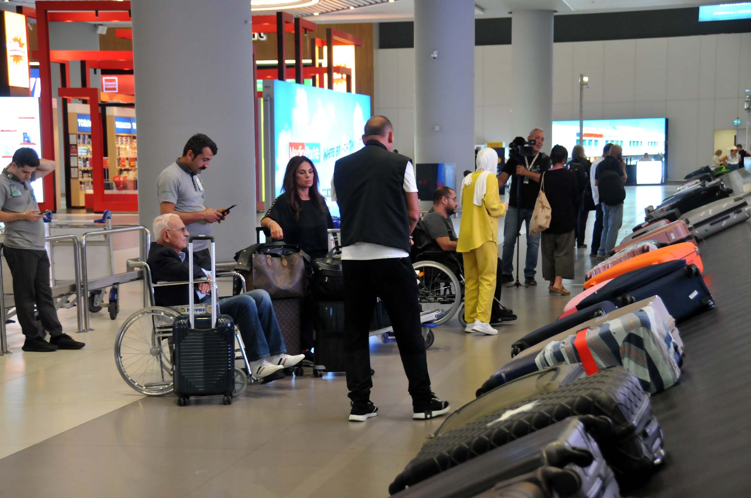 Kaçış başladı: Ülkeyi terk ediyorlar! - Resim : 2