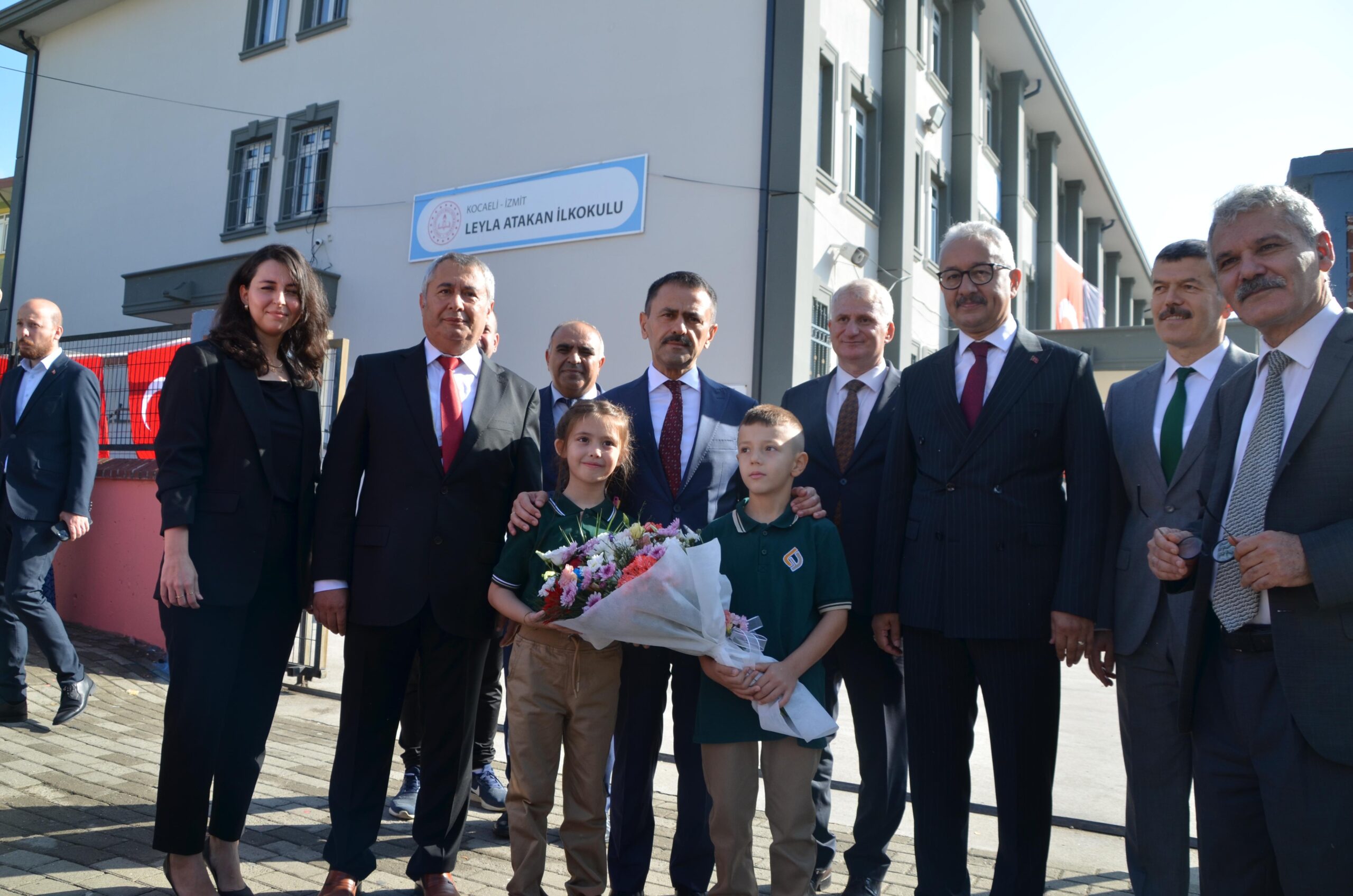 Kocaeli'de 433 bin öğrenci ders başı yaptı! Vali Aktaş ilk ders zilini öğrencilerle çaldı - Resim : 16