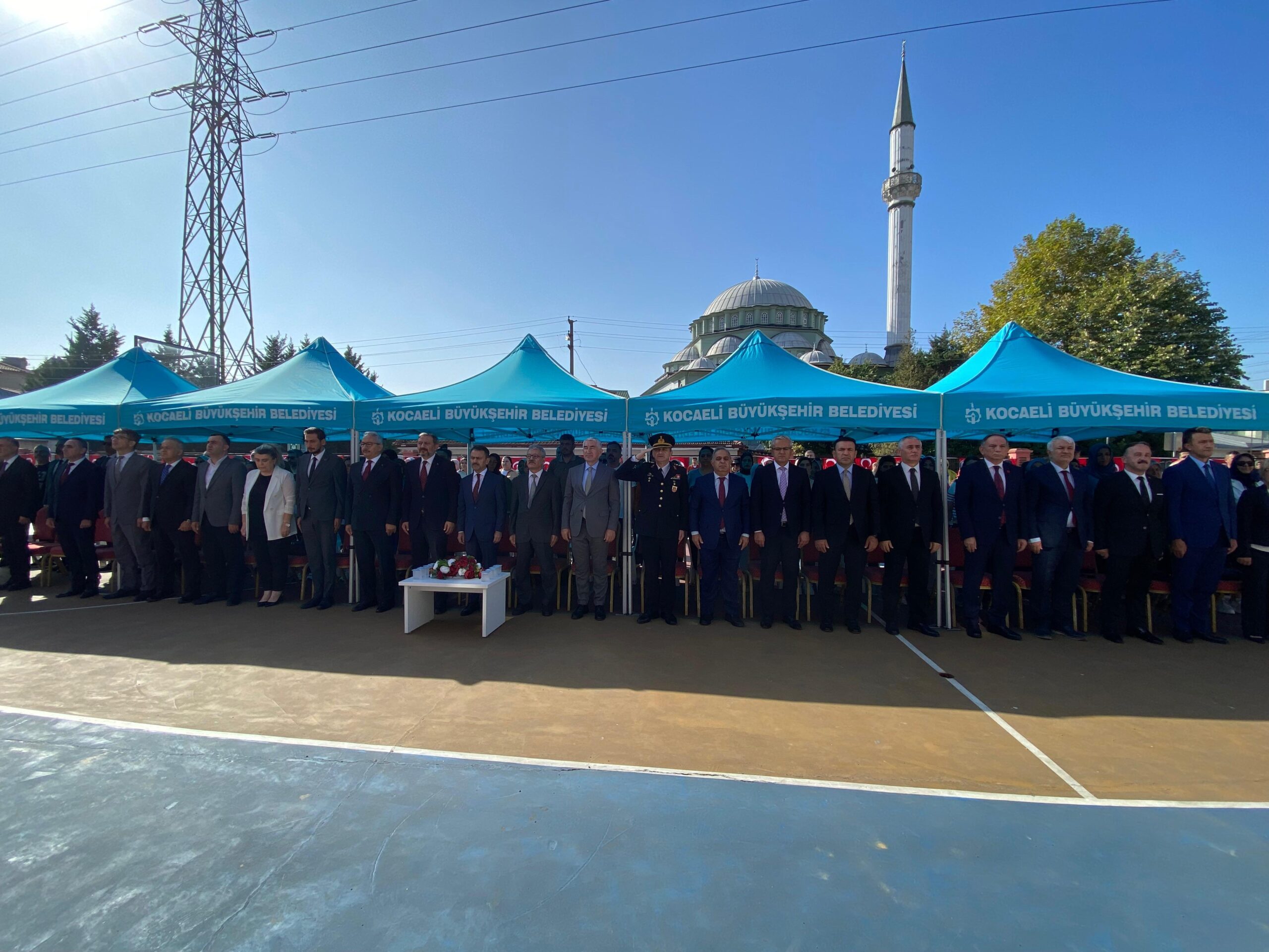 Kocaeli'de 433 bin öğrenci ders başı yaptı! Vali Aktaş ilk ders zilini öğrencilerle çaldı - Resim : 15