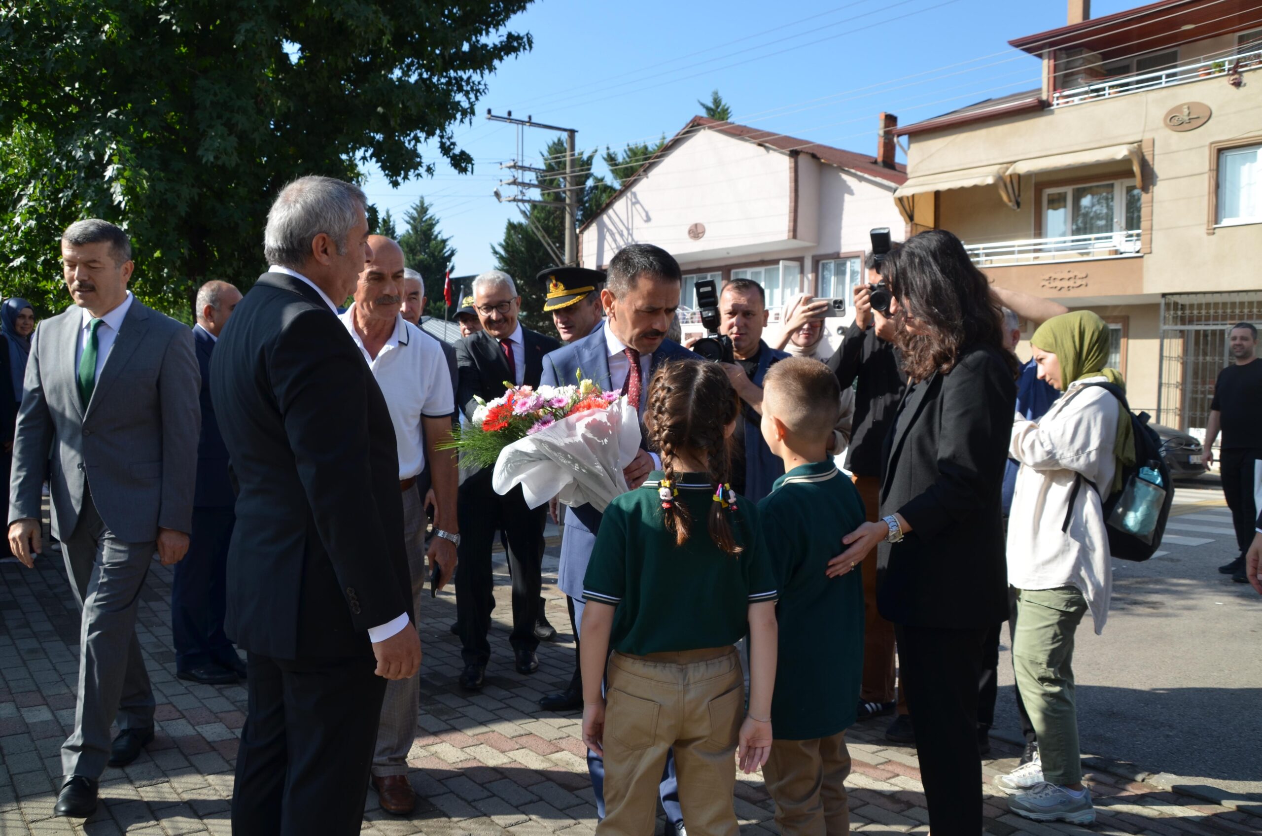 Kocaeli'de 433 bin öğrenci ders başı yaptı! Vali Aktaş ilk ders zilini öğrencilerle çaldı - Resim : 17