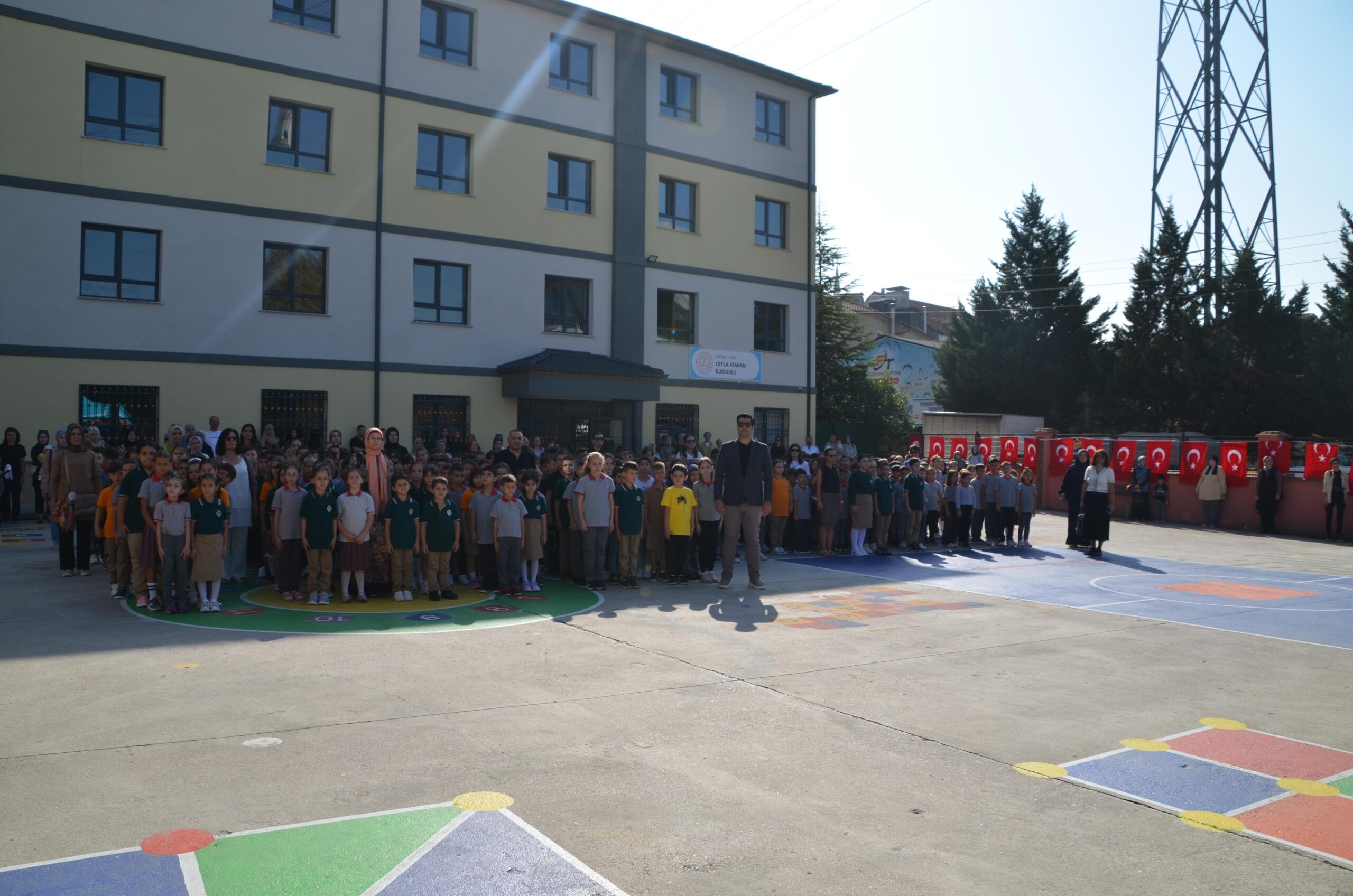 Kocaeli'de 433 bin öğrenci ders başı yaptı! Vali Aktaş ilk ders zilini öğrencilerle çaldı - Resim : 13