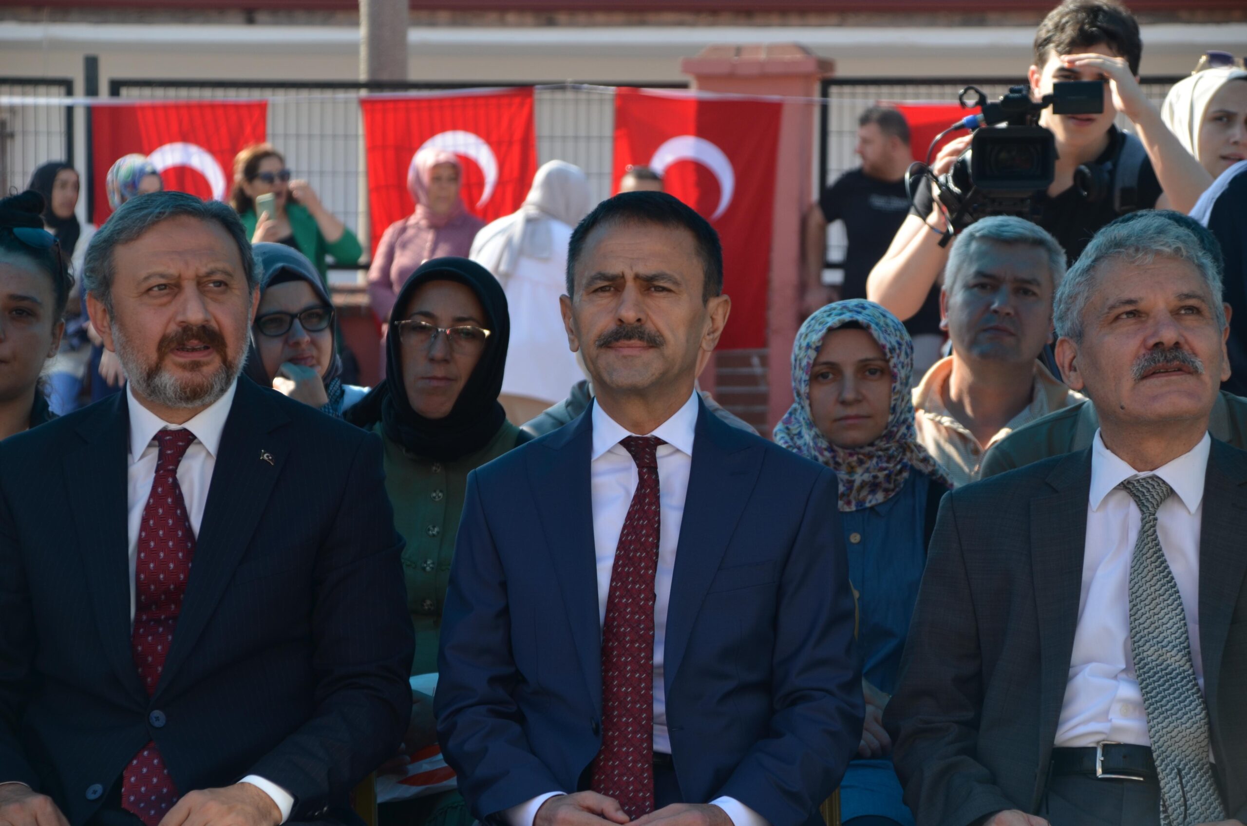 Kocaeli'de 433 bin öğrenci ders başı yaptı! Vali Aktaş ilk ders zilini öğrencilerle çaldı - Resim : 14