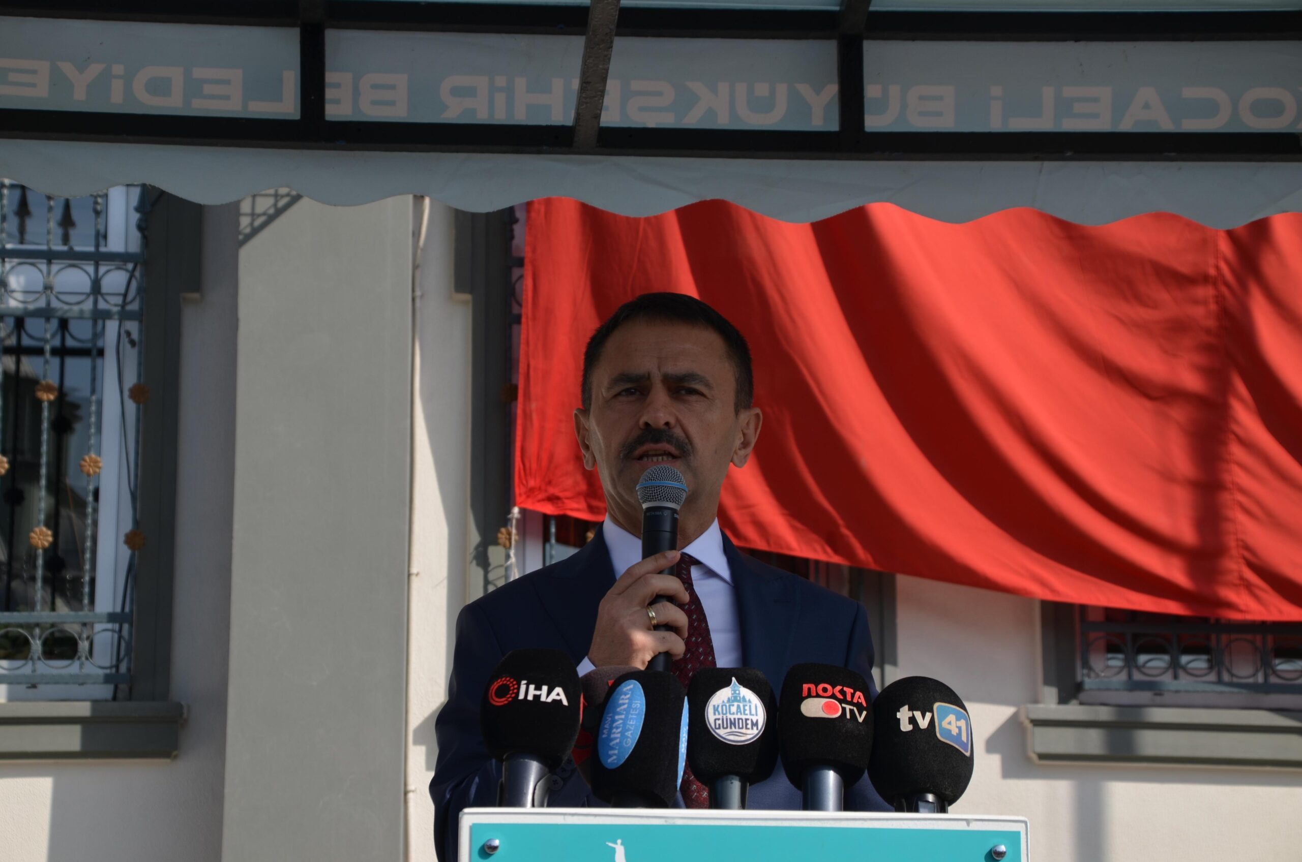 Kocaeli'de 433 bin öğrenci ders başı yaptı! Vali Aktaş ilk ders zilini öğrencilerle çaldı - Resim : 10