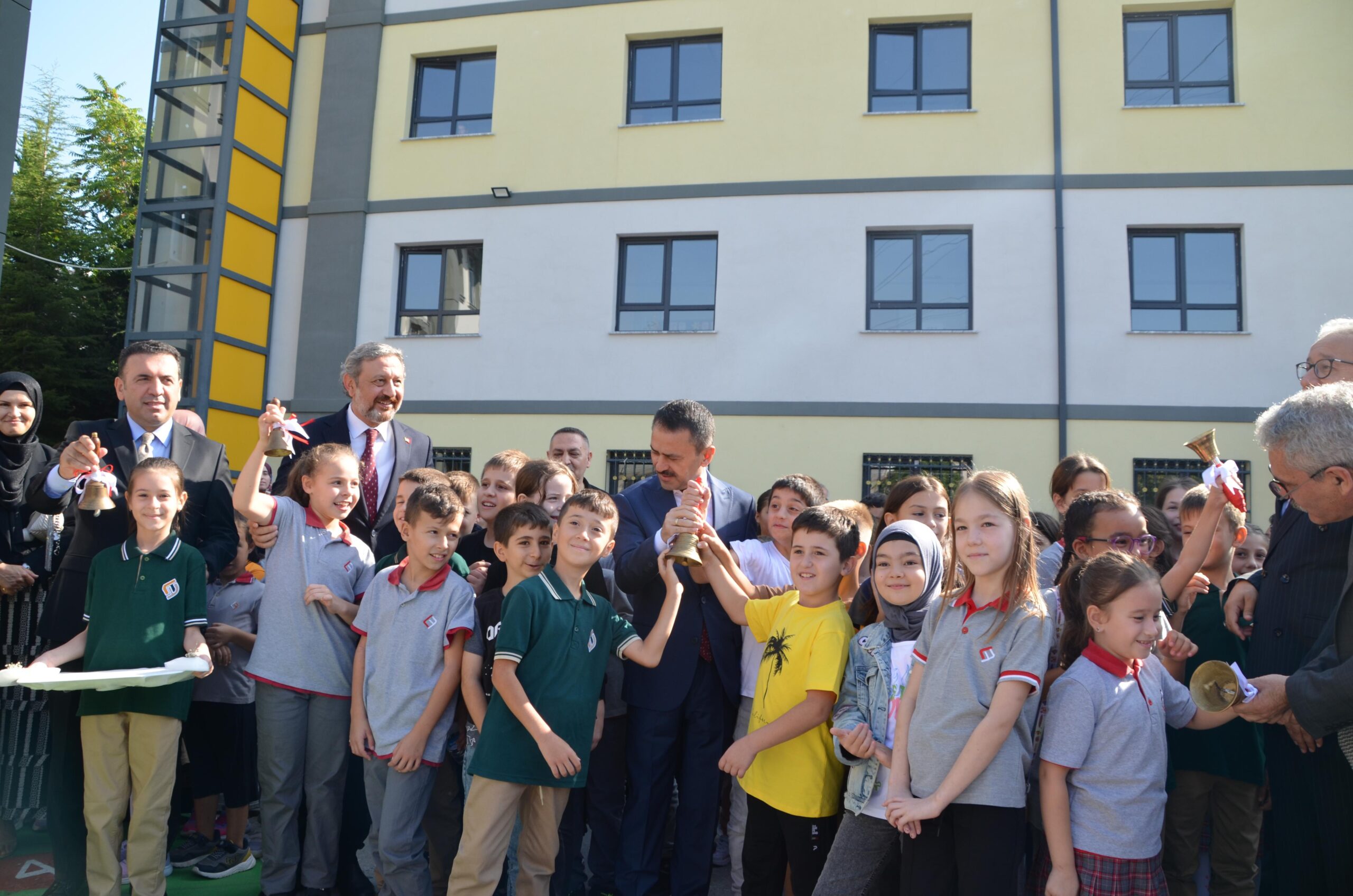 Kocaeli'de 433 bin öğrenci ders başı yaptı! Vali Aktaş ilk ders zilini öğrencilerle çaldı - Resim : 7