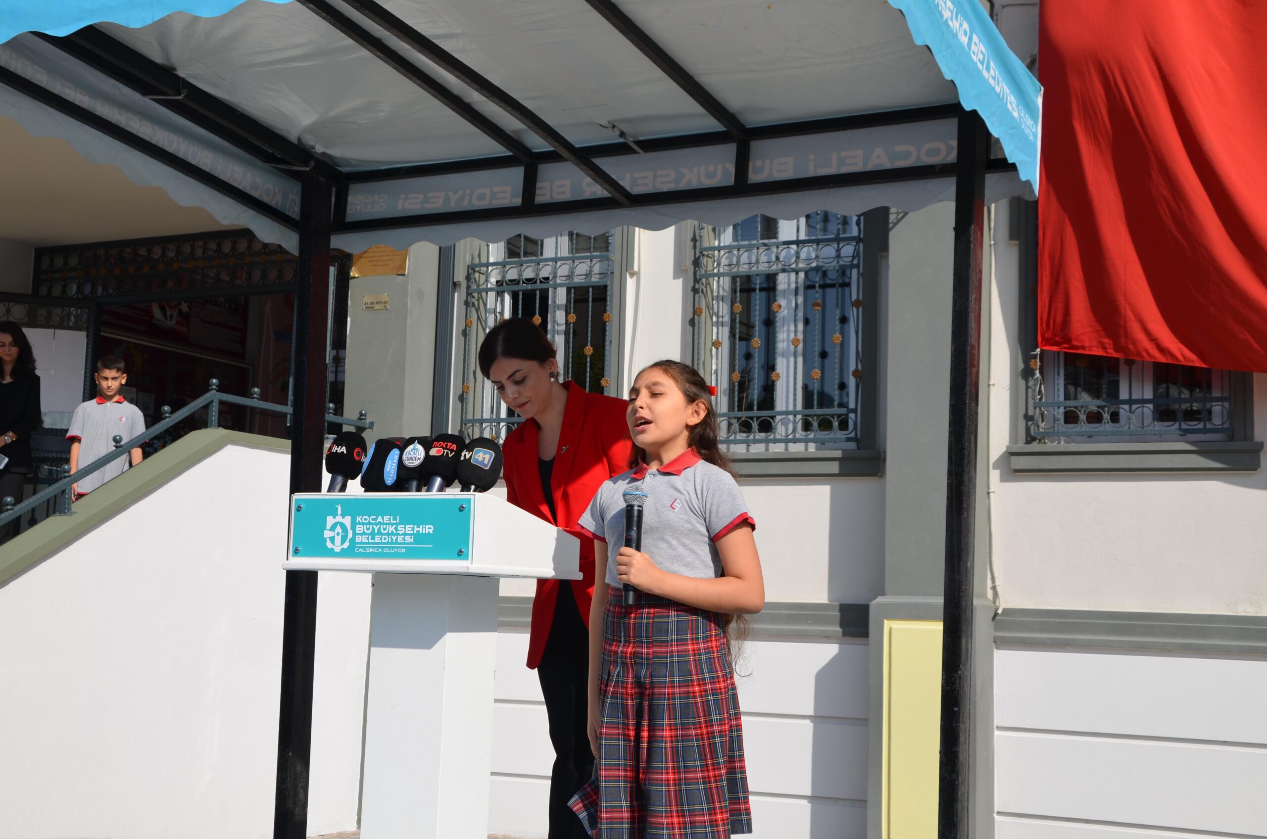 Kocaeli'de 433 bin öğrenci ders başı yaptı! Vali Aktaş ilk ders zilini öğrencilerle çaldı - Resim : 9