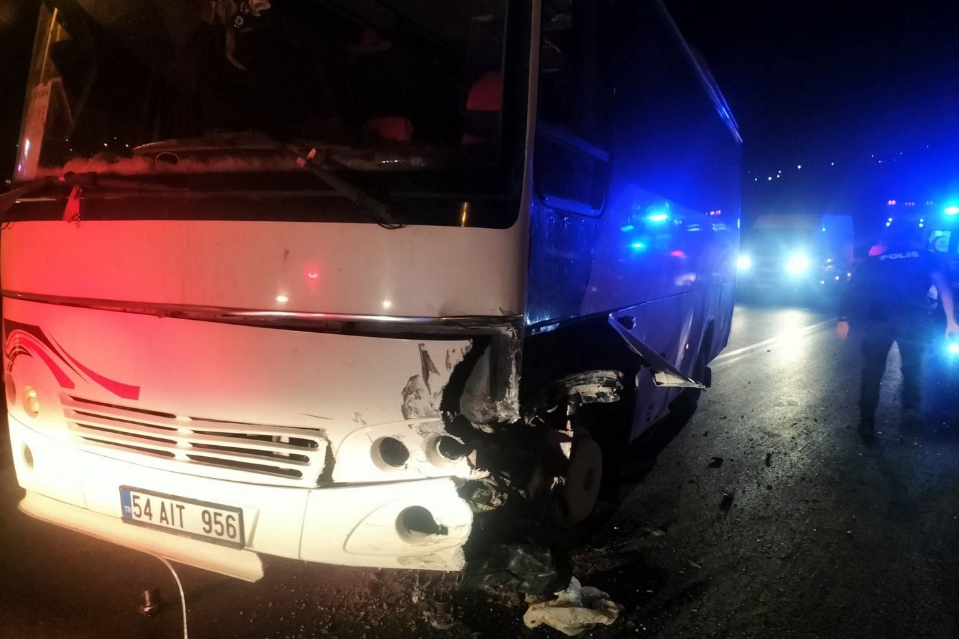 Komşuda korkutan kaza! Araçta sıkıştı - Resim : 2
