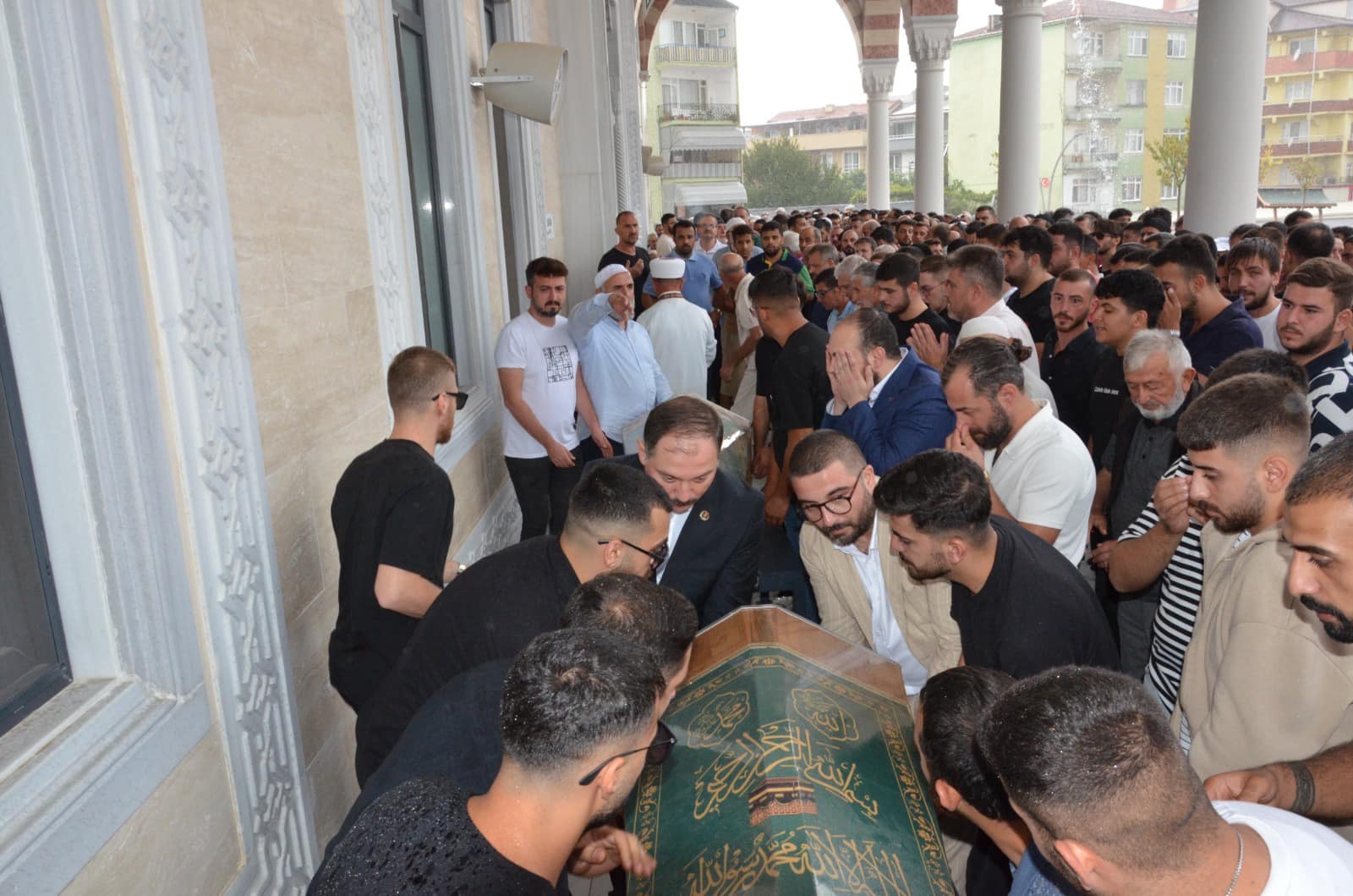 Silahlı kavgada vefat eden 2 kardeş son yolculuklarına uğurlandı - Resim : 3