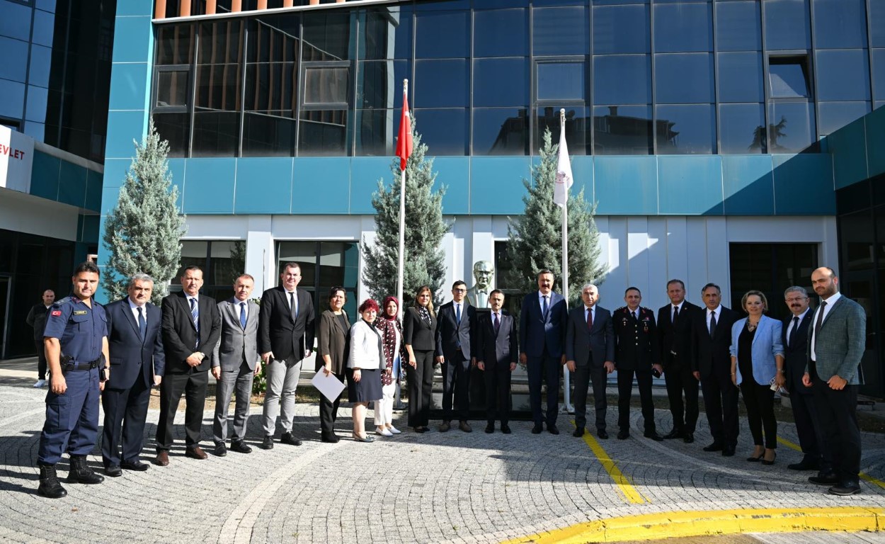 Vali İlhami Aktaş, Gölcük'teydi - Resim : 3