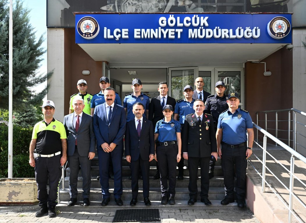 Vali İlhami Aktaş, Gölcük'teydi - Resim : 1