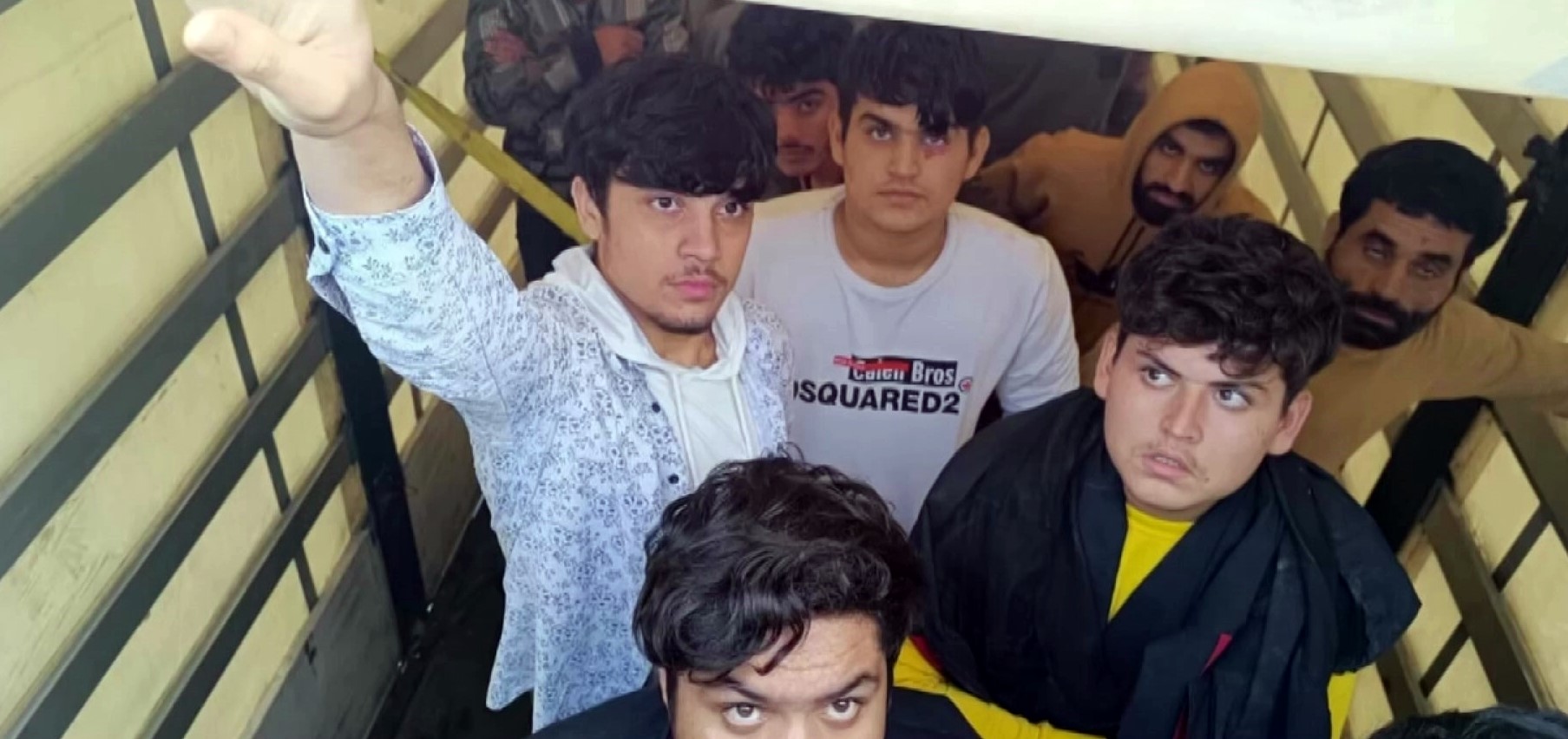 Van'dan yola çıktı, Sakarya'da durduruldu: İçinden çıkanlar 'yok artık' dedirtti! - Resim : 2