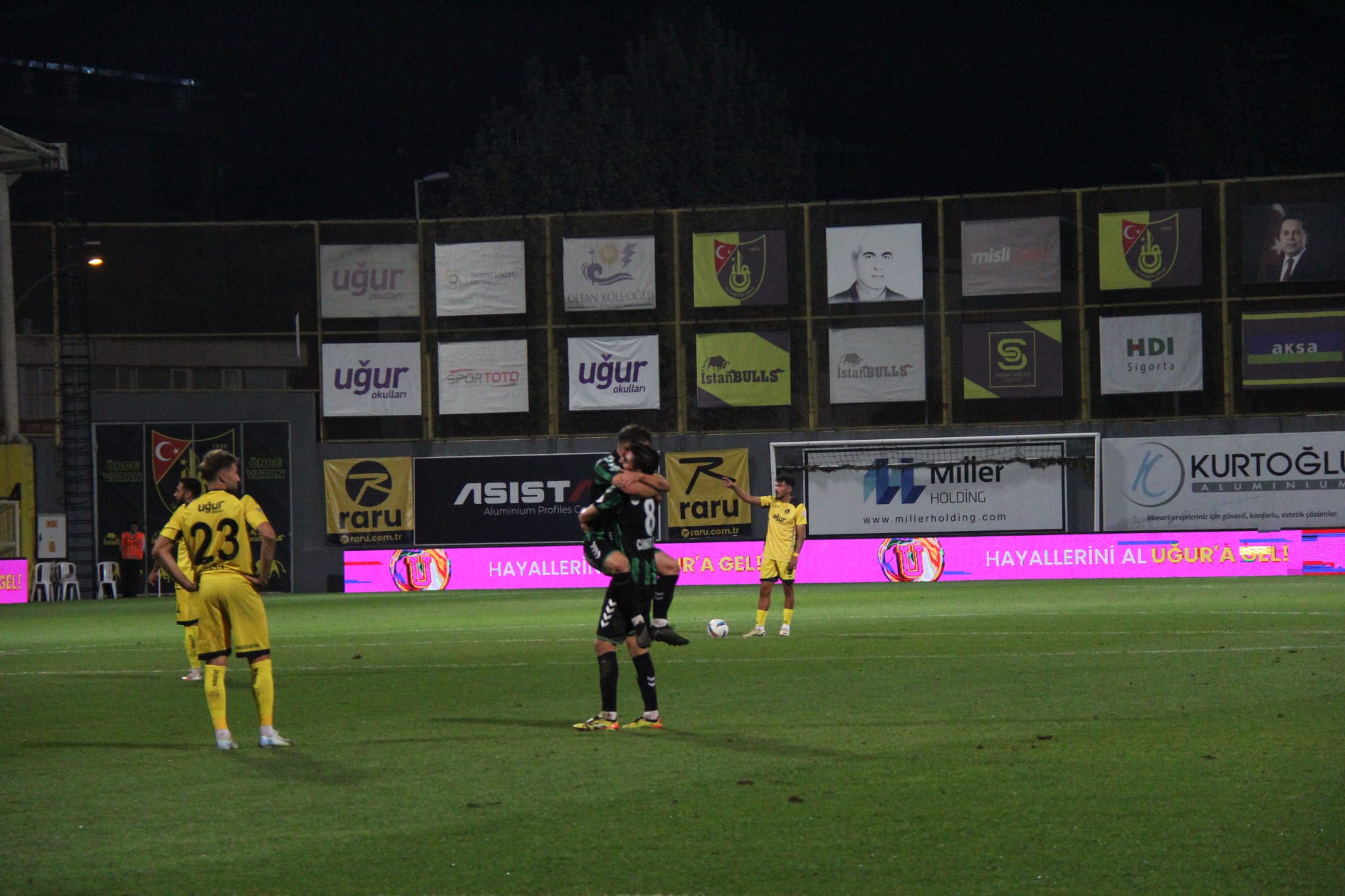 Yusuf Cihat tavana astı! "0-3" - Resim : 11