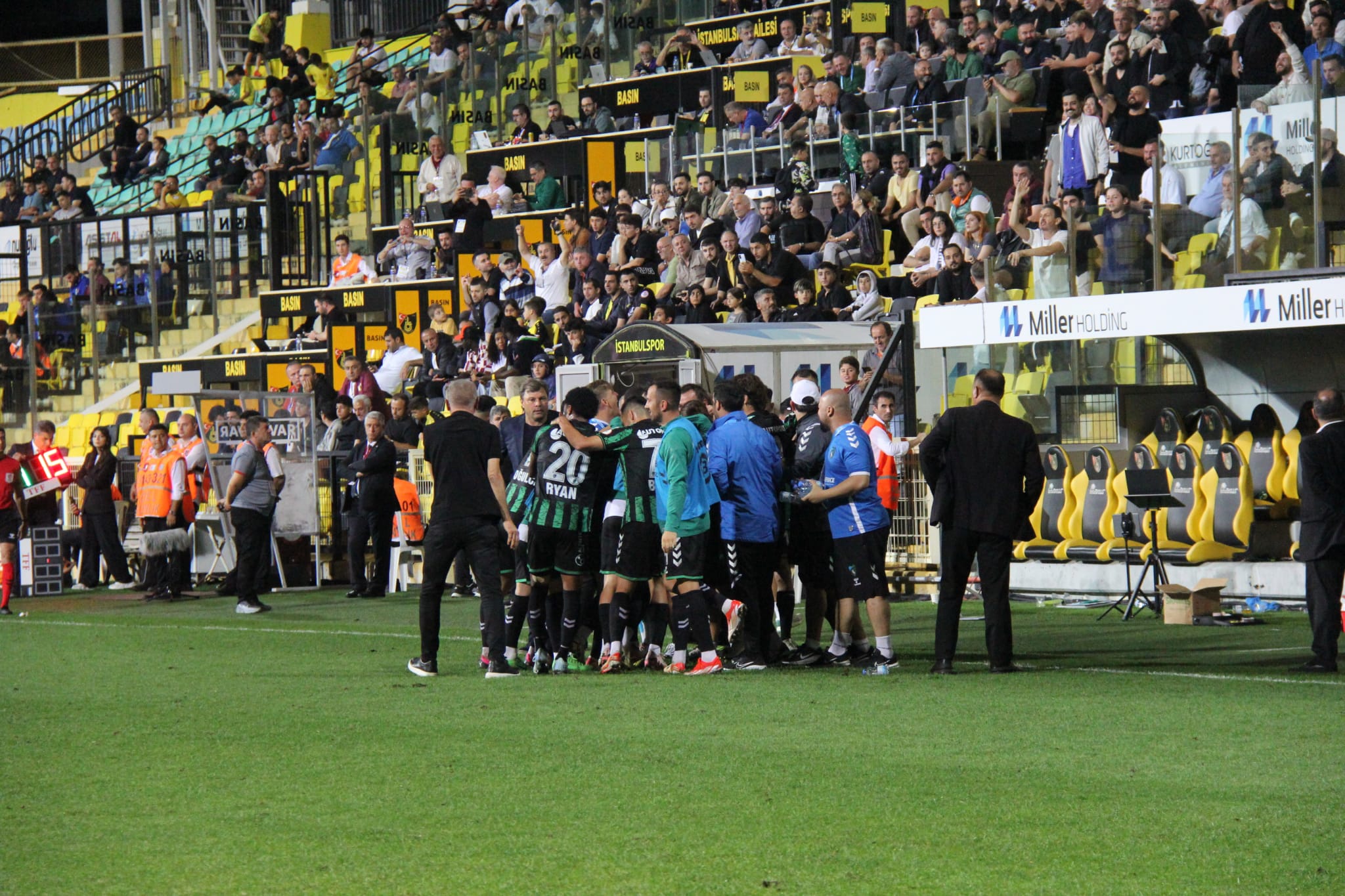 Yusuf Cihat tavana astı! "0-3" - Resim : 9