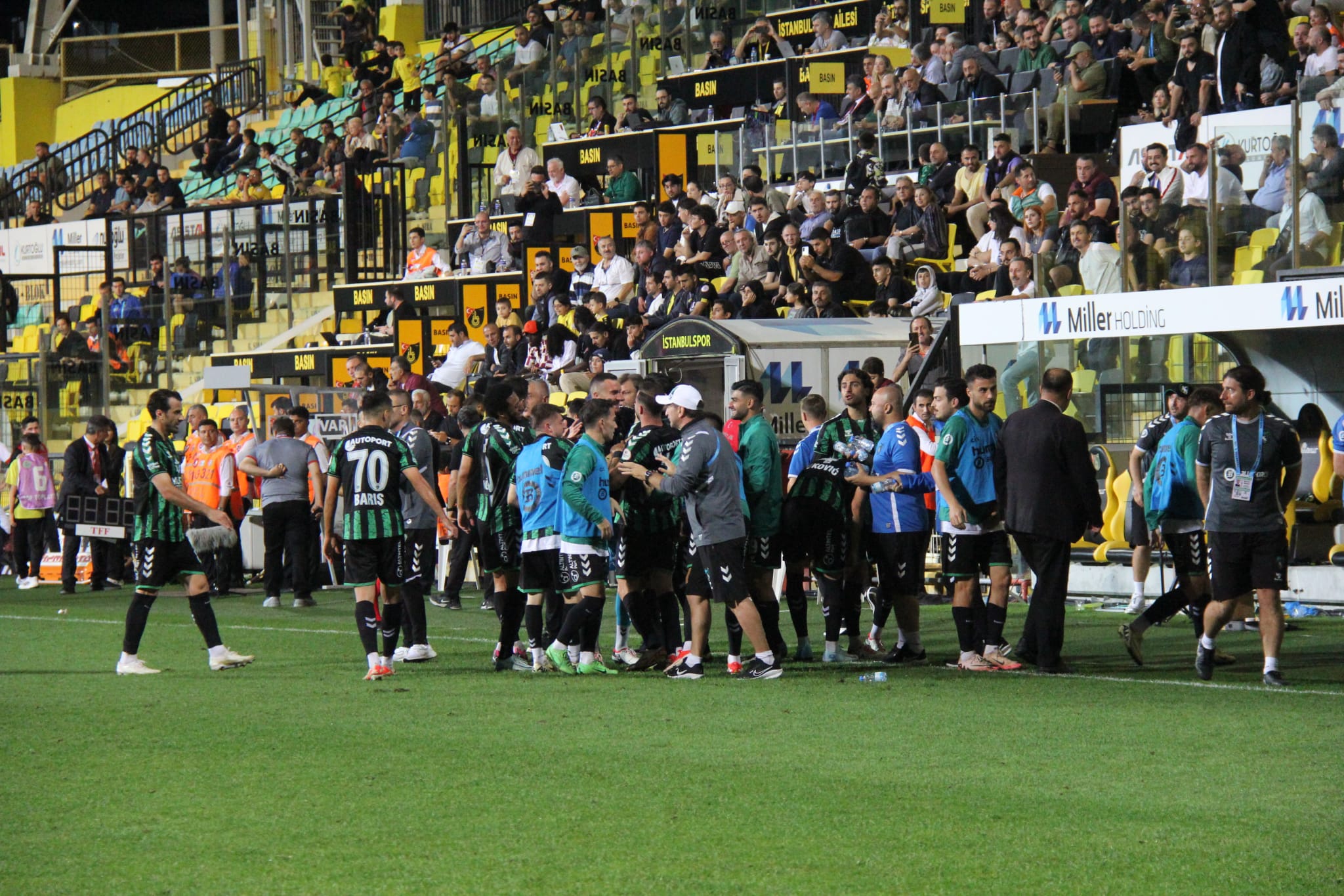 Yusuf Cihat tavana astı! "0-3" - Resim : 10