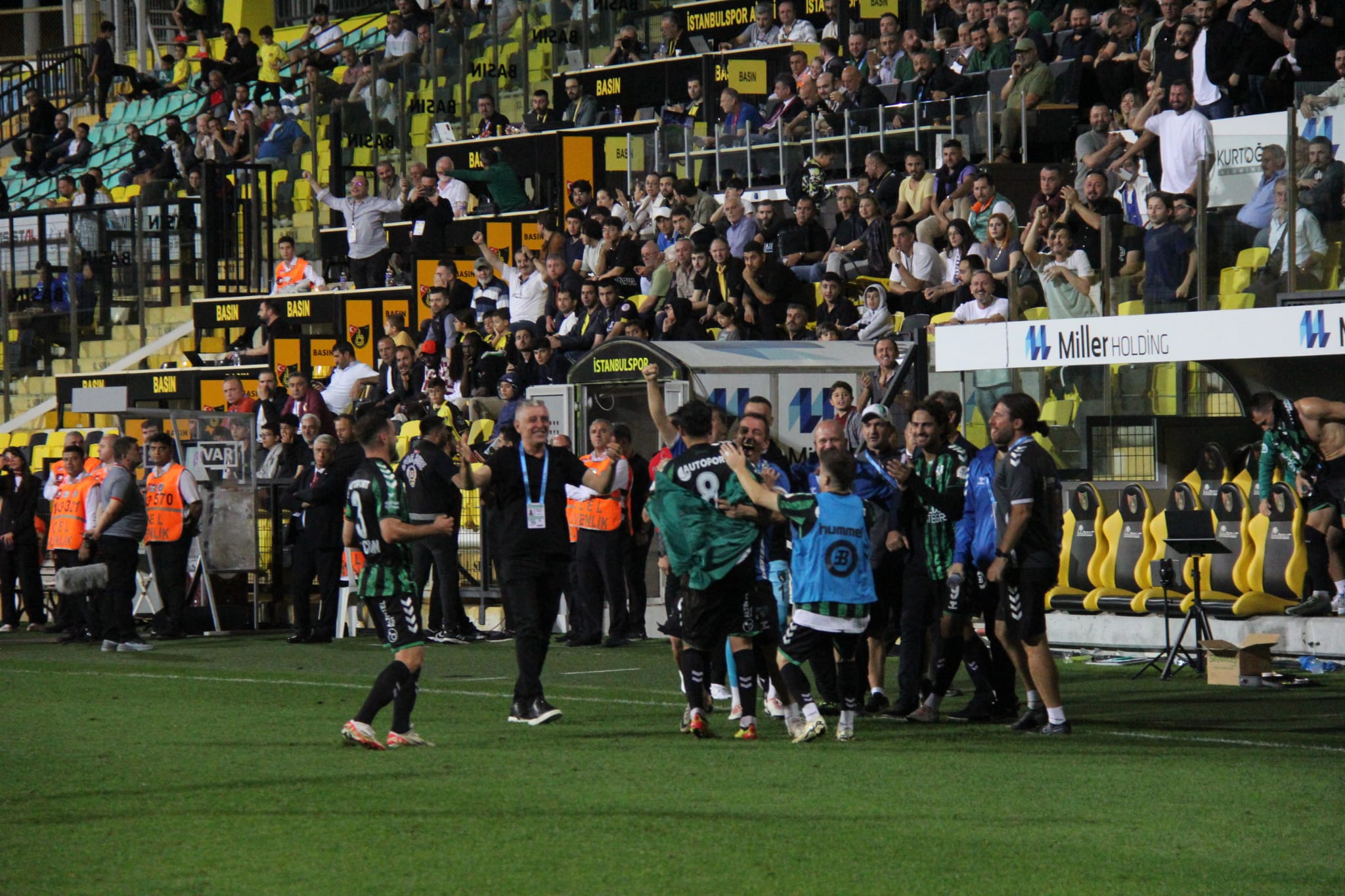 Yusuf Cihat tavana astı! "0-3" - Resim : 8