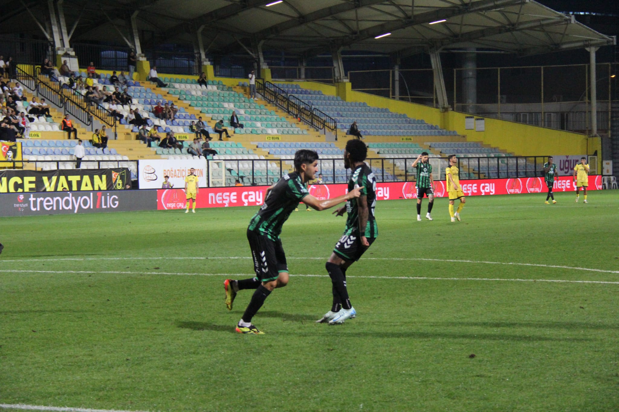 Yusuf Cihat tavana astı! "0-3" - Resim : 6