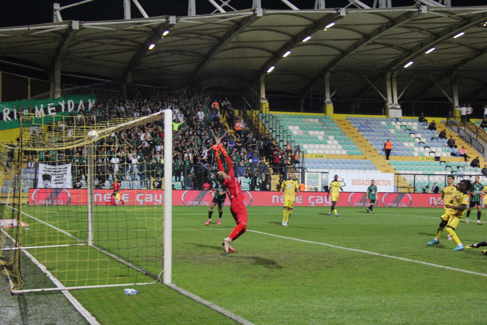 Yusuf Cihat tavana astı! "0-3" - Resim : 1