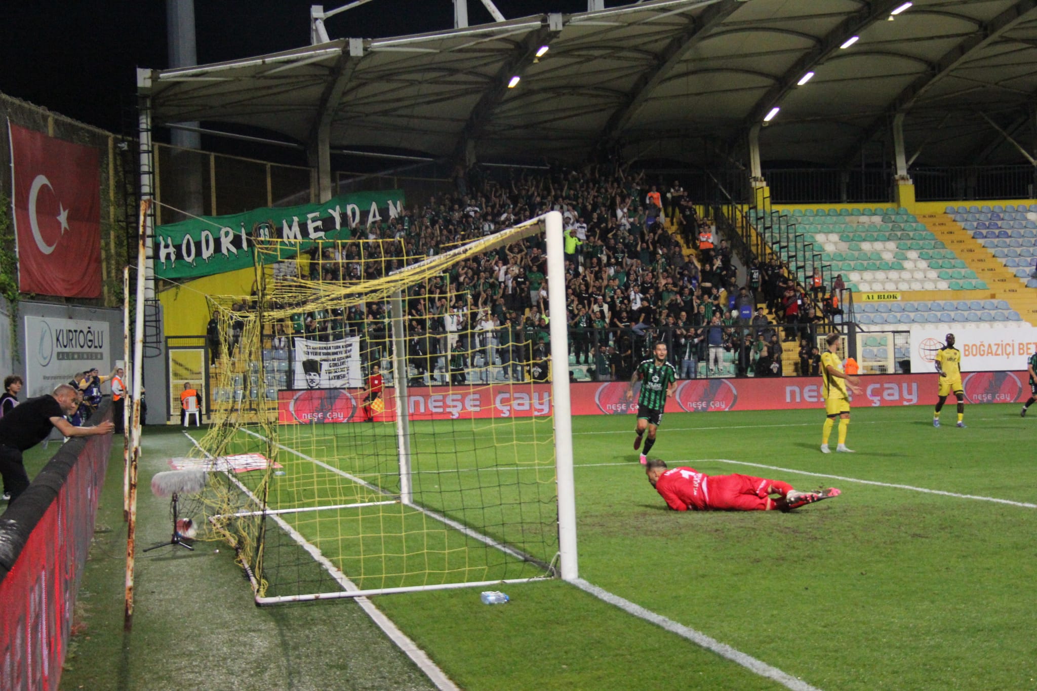 Yusuf Cihat tavana astı! "0-3" - Resim : 3
