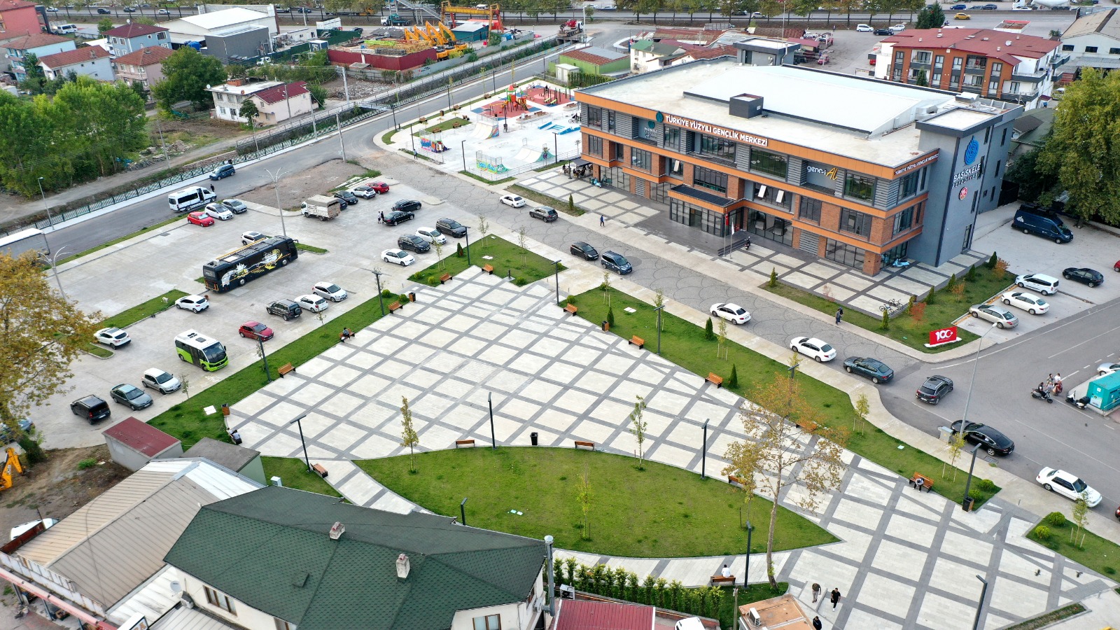 Başiskele'de gençlerin yeni toplanma yeri - Resim : 2